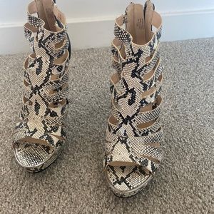 Sexy bar III animal print heels! Size 7.5. Like NEW - worn once.